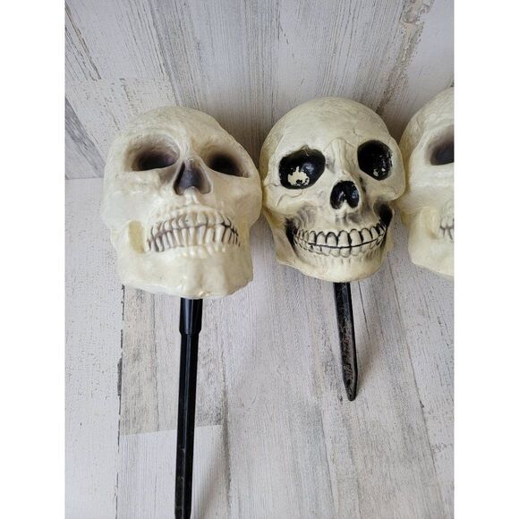 Skeleton head set AS IS lawn Decor stake Halloween prop - Picture 2 of 16